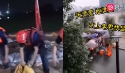 Đại sư Trung Quốc ra tay, vận công niệm chú để 'đẩy lùi' nước lũ