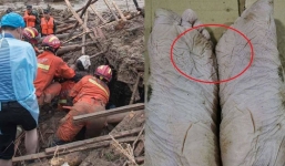 Lũ lụt nghiêm trọng ở Trung Quốc: Bức ảnh bàn chân biến dạng của người lính cứu hỏa gây bão mạng