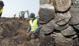 Cậu bé 13 tuổi tìm thấy kho báu 1000 năm tuổi của đế chế Viking