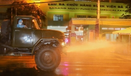 Binh chủng hóa học vào cuộc, tiêu độc đường phố chống COVID-19 tại Đà Nẵng 