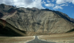 Lý giải về 'ngọn đồi nam châm' thách thức mọi quy luật vật lý ở Ấn Độ