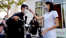 Một thầy giáo trông thi tốt nghiệp THPT nhiễm COVID-19, cả nghìn F1, F2 phải cách ly và xét nghiệm