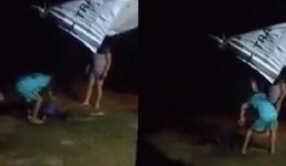 Ông bố bị con trai cùng mẹ bắt trói giữa sân, đánh đập liên tiếp