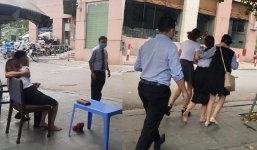 Lời kể đầy xót xa của nhân chứng trong vụ cháu bé ngã từ tầng 12 chung cư