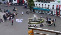 Sự thật hình ảnh đôi bạn trẻ trải chăn gối nằm hớ hênh giữa quảng trường tại Hồ Gươm