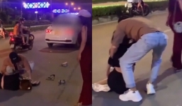 Bắt quả tang chồng gian díu ngay giữa phố, chị vợ khiến tiểu tam bị 'hạ đo ván'