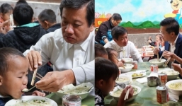 Nấu 170 bát phở, ông Đoàn Ngọc Hải cùng chủ tịch huyện tự tay bưng bê, xúc phở cho học sinh vùng cao