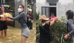 Thủy Tiên đích thân lội nước đi trao mì tôm làm dân mạng xúc động
