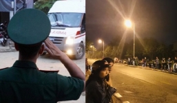 Hàng trăm người dân Huế đứng trước cổng bệnh viện, mong được vào thắp nén hương cho 13 chiến sĩ 