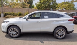 Toyota Venza 2021 bất ngờ được chào bán tại Việt Nam: 'Vô đối' trong tầm giá 