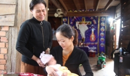 'Góa phụ Rào Trăng 3' bị chiếm đoạt 100 triệu đồng tiền hỗ trợ: Ngân hàng hành động khẩn, ấm lòng người bị hại 