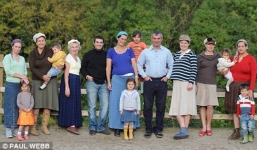 Đại gia sống chung với 7 bà vợ, chia tần suất 'phục vụ' trong tuần khiến cả 7 bà đều thỏa mãn 