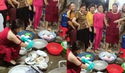 Xôn xao đoạn clip cô dâu ngày đầu về nhà chồng đã phải rửa nguyên một sân đầy bát đũa 