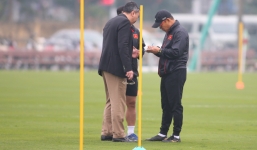 M.U đón nhận cú sốc trước đại chiến; Thầy Park chóng mặt vì 'ao làng'