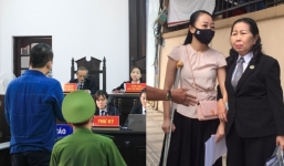 Nữ tiếp viên hàng không bị Mercedes tông chỉ ra hàng loạt bất thường về bản án 