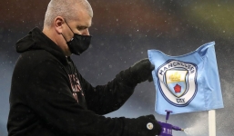 Man City thiệt đủ đường trước đại chiến thành Manchester; Ngoại hạng Anh đảo điên vì COVID-19 