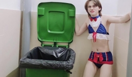 Trần Đức Bo lại khiến dân mạng 'ngộp thở' bằng màn tạo dáng gợi cảm bên thùng rác