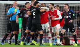 Arsenal trở lại bộ mặt bạc nhược vốn có, Arteta nổi điên suýt hành hung đối phương