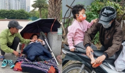 Cuộc sống đổi khác của hai cha con co ro chịu rét, đi bán bọc chân chống xe máy từng khiến nhiều người rơi nước mắt