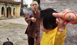 Trụ trì chùa Hưng Khánh cầm hương cháy dở xua đuổi hai mẹ con khách đến chụp ảnh