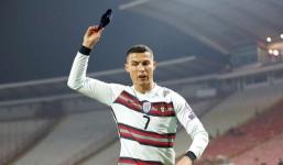 Ronaldo lên tiếng về hành động ném đi 'vật linh thiêng' của quốc gia sau khi bị cướp trắng bàn thắng 