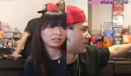 Bạn gái nằng nặc đòi ở lại trong phòng, nam streamer thẳng tay 'dạy dỗ' gây bức xúc