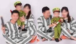 Màn chụp ảnh gia đình gây khó hiểu: Bố mẹ mặc áo tù, để con đóng giả làm lực lượng chức năng