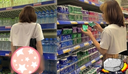 Đang đi siêu thị thì trút bỏ xiêm y, cô nàng lên tiếng thanh minh còn gây khó hiểu hơn