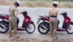 Đang đi đường bỗng dừng xe để trút bỏ xiêm y, cô gái khiến tất cả ngỡ ngàng vì lý do