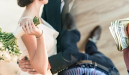 Người đàn ông 4 lần làm đám cưới trong 37 ngày để được nghỉ phép có lương