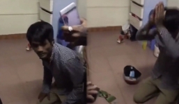 Tận mắt chứng kiến vợ đang ngủ cùng trai lạ, người chồng quỳ xuống vái lạy: Nguyên nhân đằng sau ai cũng xót xa