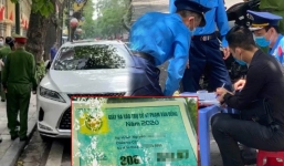 Tài xế xe Lexus đòi 'chơi' công an tới cùng bất ngờ đốt 'lệnh bài' 