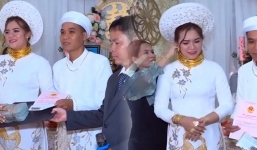 Đám cưới miền Tây khiến dân mạng trầm trồ: Cô dâu bước đi không nổi vì vòng vàng, nhà gái cọc ngay 1 sổ đỏ làm hồi môn