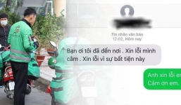 Bực tức vì shipper không thèm gọi điện để giao hàng, vài phút sau khách nhận được dòng tin nhắn đọc mà nhói lòng