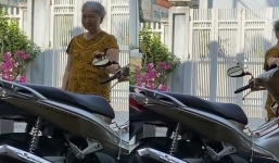 Nhớ con trai đã khuất, mẹ già hàng ngày vừa vuốt ve chiếc xe kỷ vật vừa bật khóc