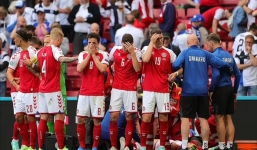 Christian Eriksen đang thi đấu bất ngờ đổ gục xuống sân: Phép màu đã xảy ra