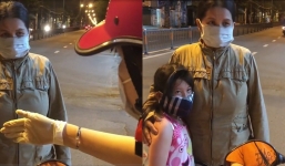 Cô gái đi từ thiện, mắng sa sả hai mẹ con nhận quà: 'Cô về dạy lại con, nhận quà xong phải biết cảm ơn'