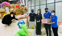 Ca sĩ Thủy Tiên đăng status tranh cãi, bị mắng nhận vơ hơn 1000 tấn lương thực hỗ trợ Sài Gòn