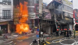 Vụ cháy cửa hàng gas tại Sapa: Khoảnh khắc ngọn lửa bùng dữ dội, 2 căn nhà bị thiêu rụi hoàn toàn