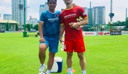 Bị chỉ trích chăm vợ bầu bỏ quên nghĩa vụ quốc gia, Công Phượng đã xuất hiện và chứng minh điều ngược lại