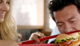 Burger King xin lỗi vì quảng cáo burger hương vị Việt phản cảm