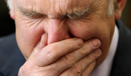 Nhịn 'xì hơi' có thể khiến khí thoát ra từ miệng