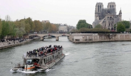 Tổng thống Pháp muốn xây lại Nhà thờ Đức Bà Paris trong 5 năm