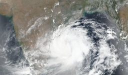 100 triệu dân Ấn Độ nằm trên đường đi của cơn bão mạnh nhất 5 năm qua