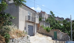 Thị trấn của Ý rao bán 500 ngôi nhà với giá 1 Euro/căn