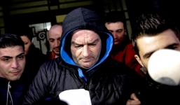 Cái kết cho những kẻ 'nựng' trẻ em trong thang máy ở nước ngoài