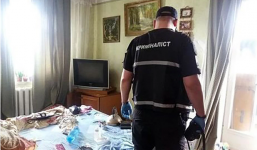 Tìm thấy bé 2 tuổi còn sống, nằm cạnh thi thể bố mẹ 9 ngày