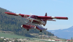 2 thủy phi cơ Mỹ đâm nhau trên không, 5 người chết