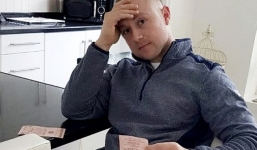 Đi khoe trúng số khủng khắp nơi, người đàn ông suy sụp lúc nhận giải