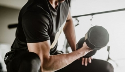 Nghịch lý phòng gym: Đàn ông càng cơ bắp càng dễ vô sinh